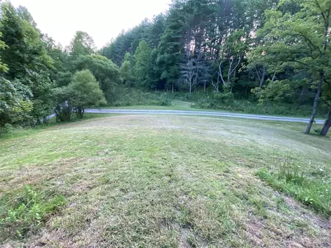 22 Skyline Dr, Burnsville, NC 28714