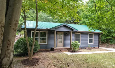 3 Erwin Dr, Asheville, NC 28806
