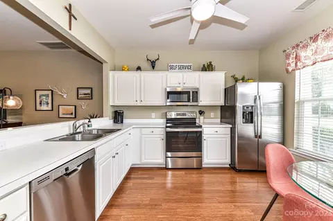 3291 Mannington Dr, Charlotte, NC 28270