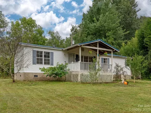 379 Vine Rd, East Flat Rock, NC 28726