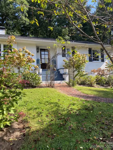 263 Rolling Dr, Waynesville, NC 28786
