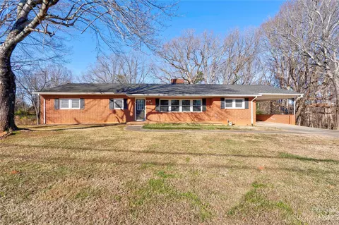 1146 W Stagecoach Trl, Lawndale, NC 28090