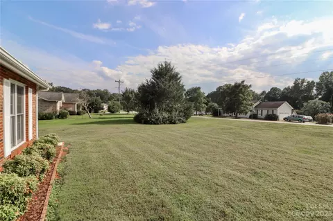 3848 River Rd, Hickory, NC 28602 photo 3