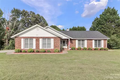 3848 River Rd, Hickory, NC 28602