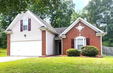 2803 Granstark Ct, Charlotte, NC 28216