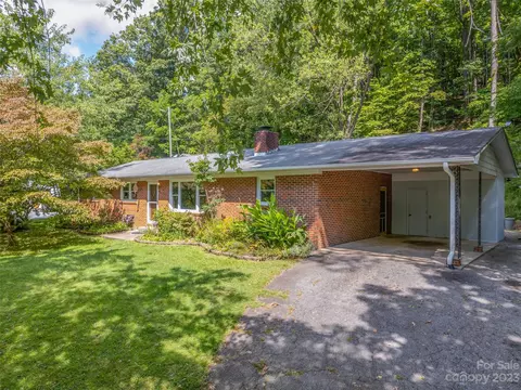 224 Lyndhurst Dr, Hendersonville, NC 28791
