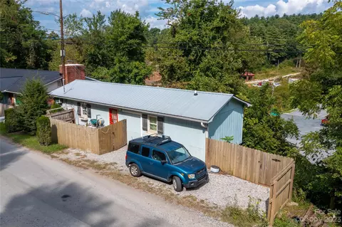 557 Old Nc 226 Rd, Spruce Pine, NC 28777