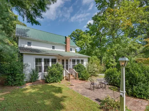 545 Louisiana Ave, Saluda, NC 28773