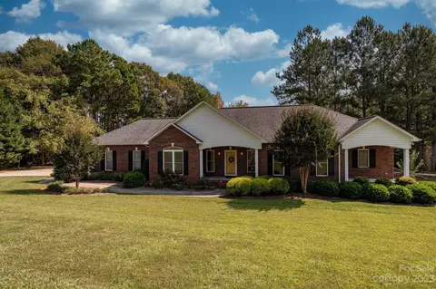 201 Benbrook Dr, Cherryville, NC 28021