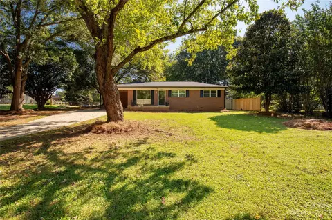 2406 Monterrey Park Dr, Gastonia, NC 28054