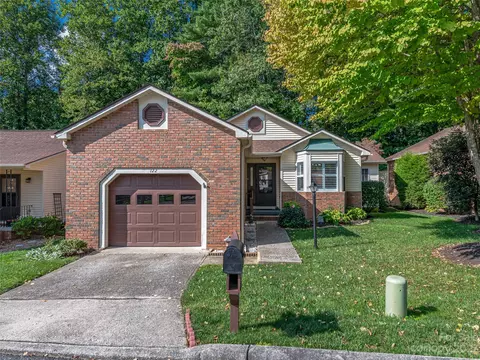 122 Exeter Ct, Hendersonville, NC 28791