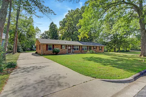 226228 5th Avenue Ne Ct NE, Hickory, NC 28601