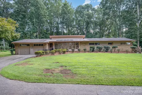 2756 Peachtree Rd, Statesville, NC 28625