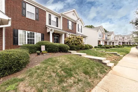 2933 Little Stream Ct, Matthews, NC 28105