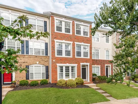 9810 Kings Parade Blvd, Charlotte, NC 28273