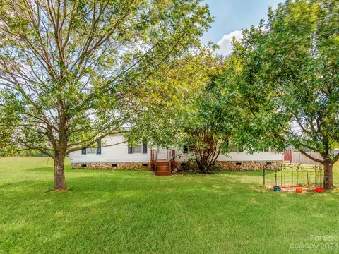 520 Bumble Bee Ct, Kings Mountain, NC 28086