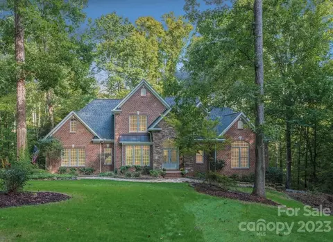 108 Aspen Ct, Mount Holly, NC 28120