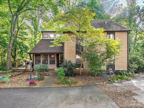 3 Fairfield Dr, Candler, NC 28715