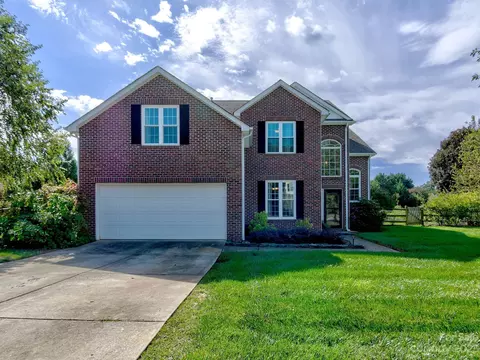 8236 Laurel Run Dr, Charlotte, NC 28269