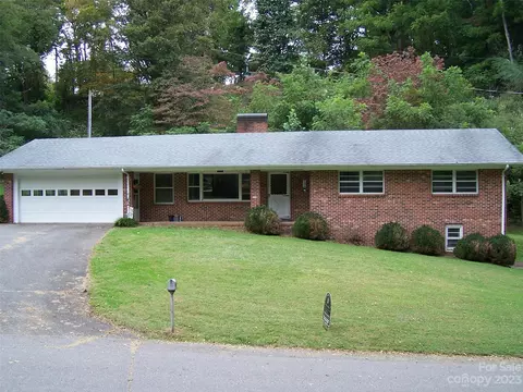 812 Freedom Dr, West Jefferson, NC 28694