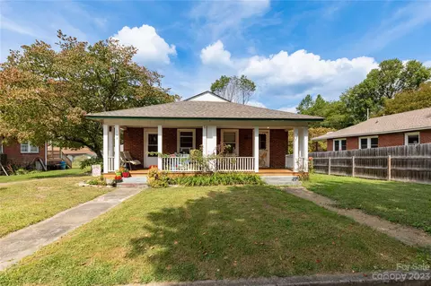 107 Campbell St, Swannanoa, NC 28778
