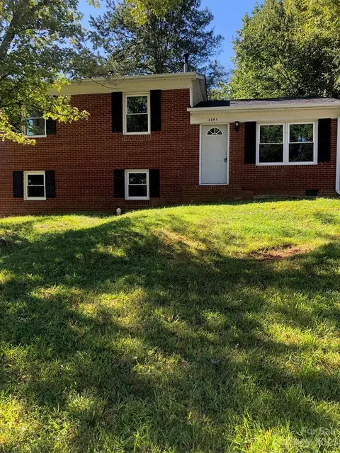 3201 Spring Valley Dr, Gastonia, NC 28052