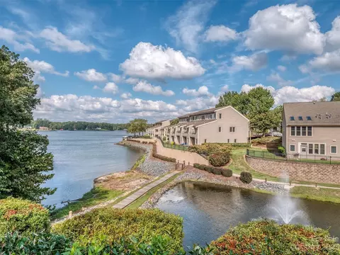 14612 Waterside Dr, Charlotte, NC 28278