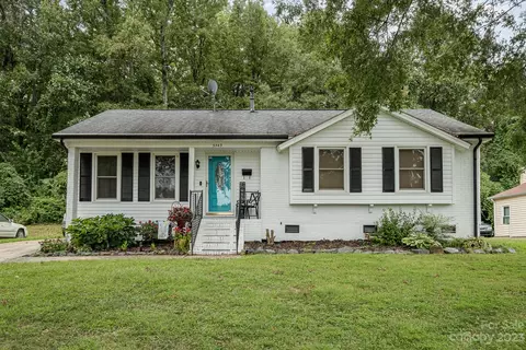 3343 Misty Wood Dr, Charlotte, NC 28269