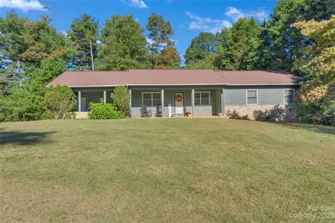 7720 Woodland Hills Rd, Hickory, NC 28602