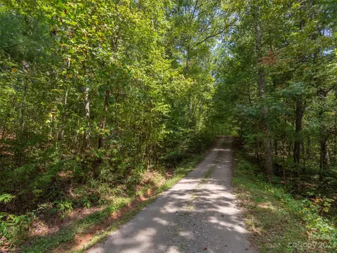 000 Tuhy Dr, Sylva, NC 28779
