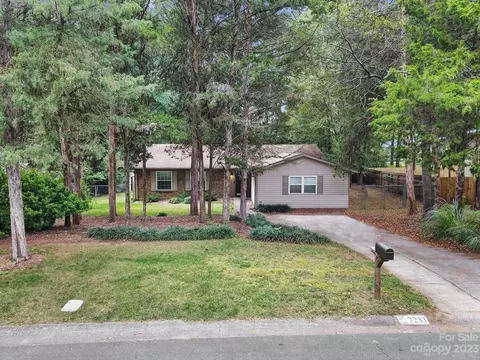 7233 Connan Ln, Charlotte, NC 28226