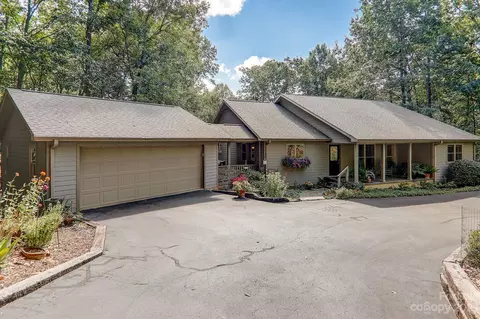 671 Mountain Laurel Dr, Columbus, NC 28722