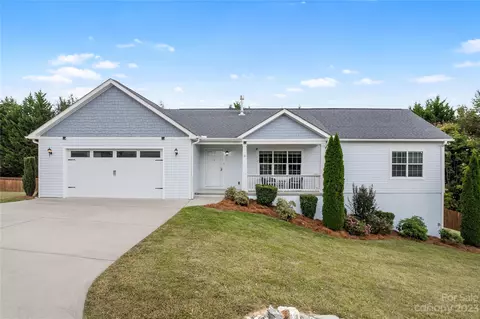 22 Silver Lining Way, Hendersonville, NC 28792