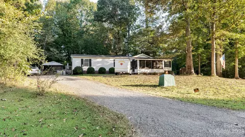 5048 Park Creek Dr, Mount Holly, NC 28120