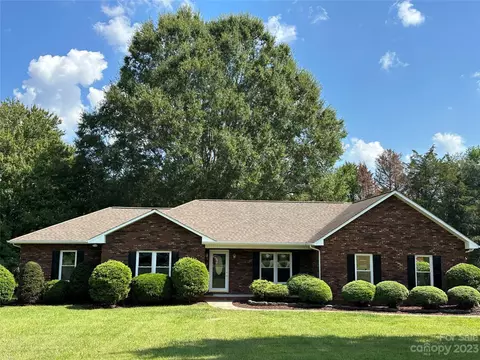 143 Robert Dr, Statesville, NC 28625