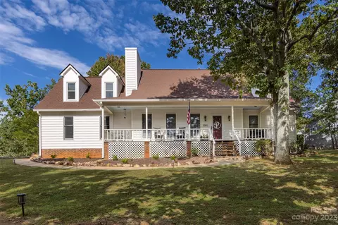 9001 Crosstimbers Dr, Charlotte, NC 28215