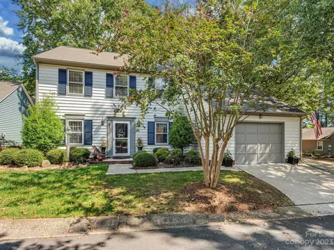 805 Farm Tree Ln, Charlotte, NC 28209