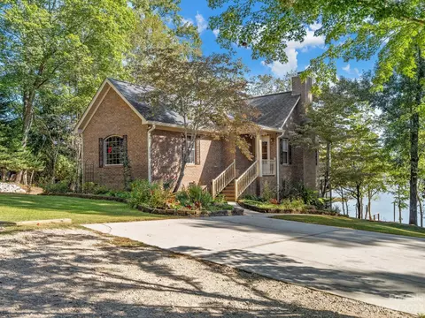 1303 Woodside Dr, Winnsboro, SC 29180