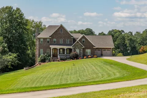 245 Hawks Nest Trl, Purlear, NC 28665 photo 2