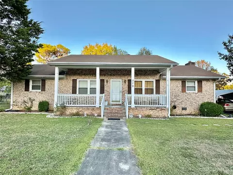 579 Glenn St, Chester, SC 29706