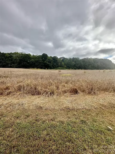 000 Sherwood Dr, Bessemer City, NC 28016