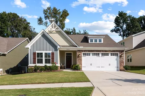 5058 Summer Surprise Ln, Charlotte, NC 28215