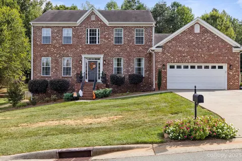 124 Oakmont Ln, King, NC 27021