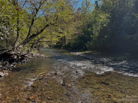 000 Nc 208 Hwy, Marshall, NC 28753