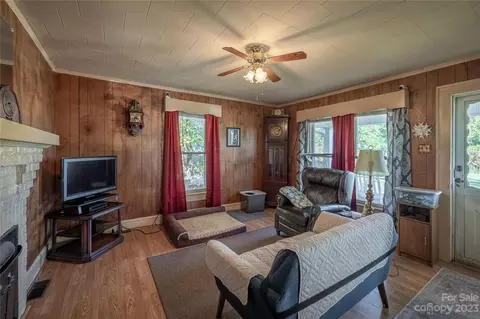 107 Burns St, Morganton, NC 28655 photo 3