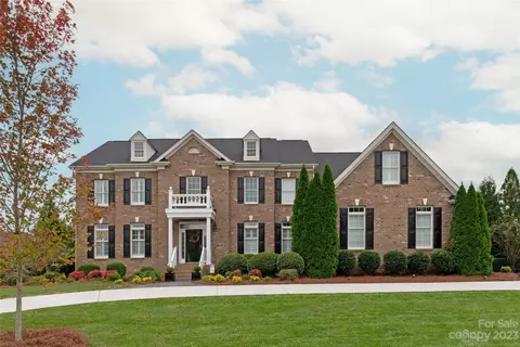 817 Wandering Way Dr, Waxhaw, NC 28173