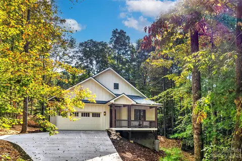 11 Maggies Ln, Asheville, NC 28803