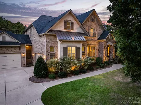 212 Pumpkin Seed Ct, Matthews, NC 28104