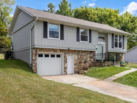 176 Plantation Dr, Hendersonville, NC 28792