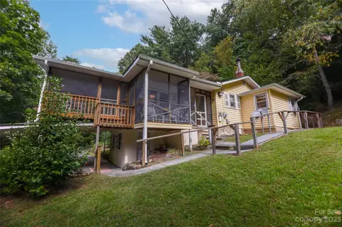 368 Barber Rd, Zirconia, NC 28790